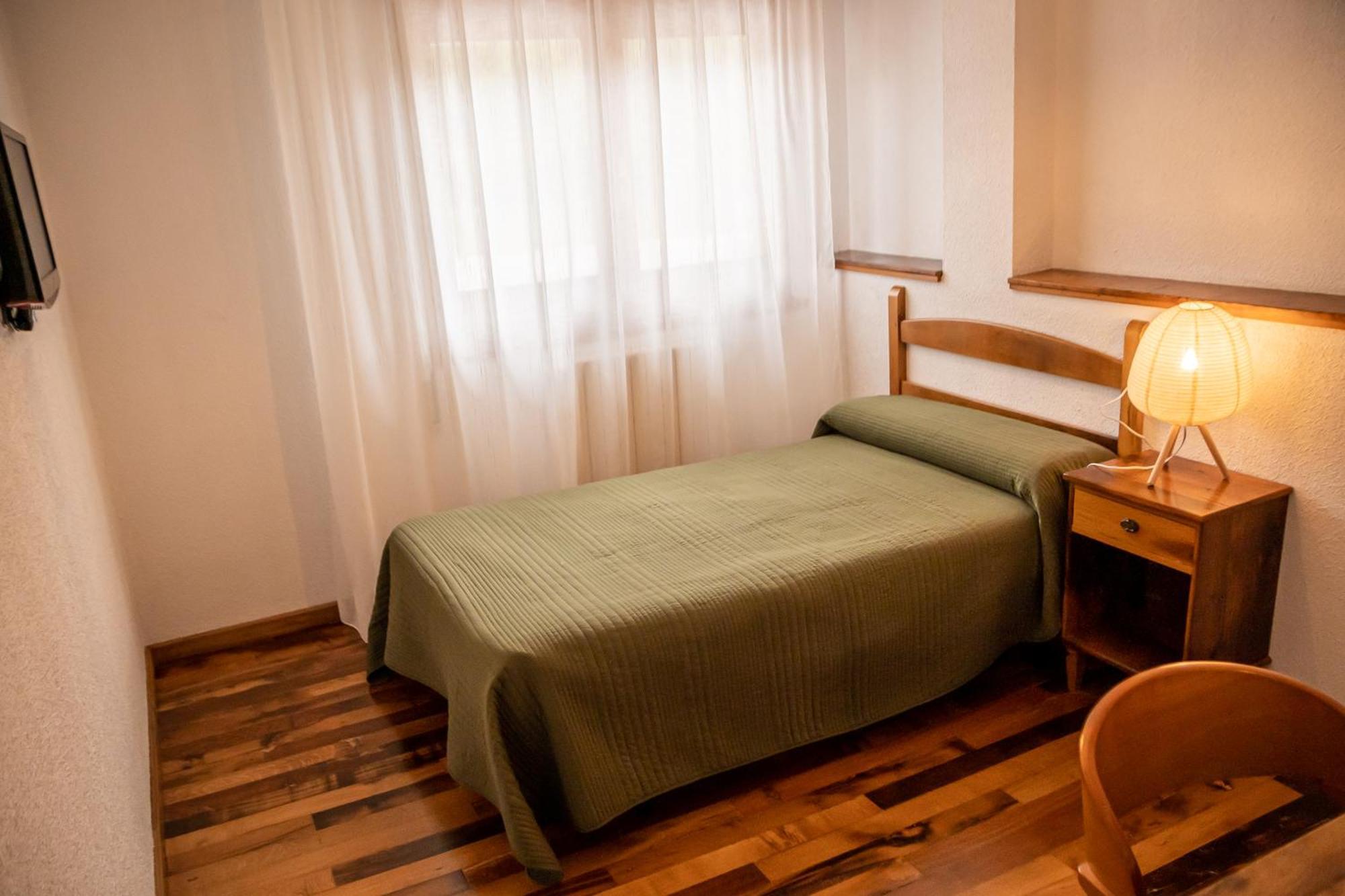 Hostal Restaurante Ventasierra Valdoré Quarto foto